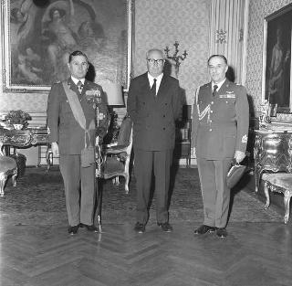 Il Presidente della Repubblica Giuseppe Saragat con Generale di Squadra A. Vincenzo Lucertini, nuovo comandante della 5^ ATAF