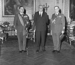 Il Presidente della Repubblica Giuseppe Saragat con Generale di Squadra A. Vincenzo Lucertini, nuovo comandante della 5^ ATAF