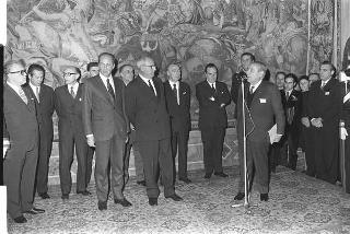 Gianmatteo Matteotti, Ministro del turismo e dello spettacolo, con Italo Gemini e gli "Anziani del cinema", nel 25° anniversario della fondazione dell'AGIS