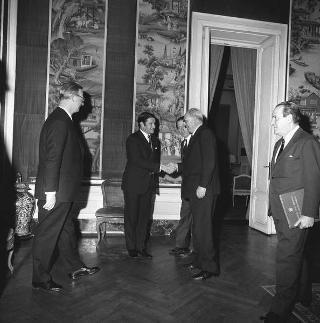 Il Presidente della Repubblica Giuseppe Saragat riceve in udienza Sir Eric Drake, Presidente del Gruppo British Petroleum, con Ernst Holzer, amministratore delegato della B.P. italiana