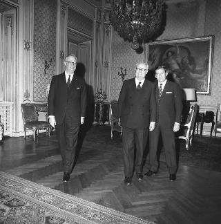 Il Presidente della Repubblica Giuseppe Saragat riceve in udienza Sir Eric Drake, Presidente del Gruppo British Petroleum, con Ernst Holzer, amministratore delegato della B.P. italiana
