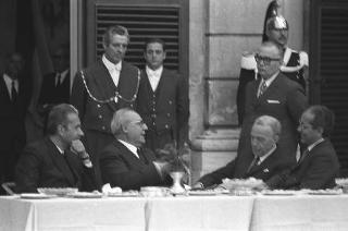 Giardini del Quirinale, ricevimento offerto dal Presidente della Repubblica Giuseppe Saragat al Corpo Diplomatico in occasione della Festa della Repubblica