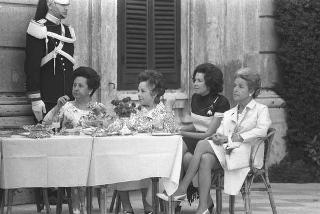 Giardini del Quirinale, ricevimento offerto dal Presidente della Repubblica Giuseppe Saragat al Corpo Diplomatico in occasione della Festa della Repubblica