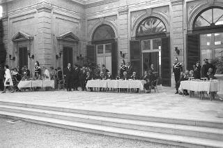 Giardini del Quirinale, ricevimento offerto dal Presidente della Repubblica Giuseppe Saragat al Corpo Diplomatico in occasione della Festa della Repubblica