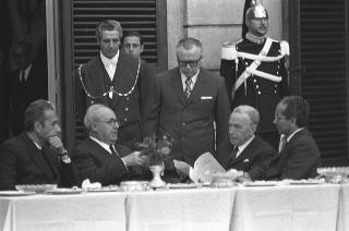 Giardini del Quirinale, ricevimento offerto dal Presidente della Repubblica Giuseppe Saragat al Corpo Diplomatico in occasione della Festa della Repubblica