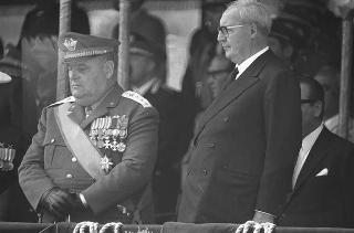 II Presidente della Repubblica Giuseppe Saragat durante la parata militare in occasione della Festa della Repubblica