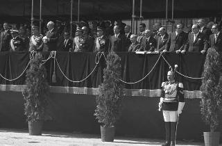 II Presidente della Repubblica Giuseppe Saragat durante la parata militare in occasione della Festa della Repubblica