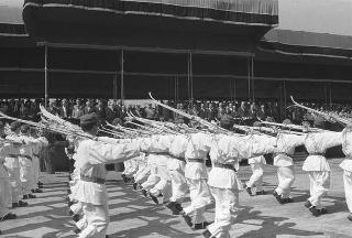 II Presidente della Repubblica Giuseppe Saragat durante la parata militare in occasione della Festa della Repubblica