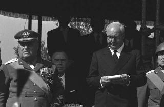 II Presidente della Repubblica Giuseppe Saragat durante la parata militare in occasione della Festa della Repubblica