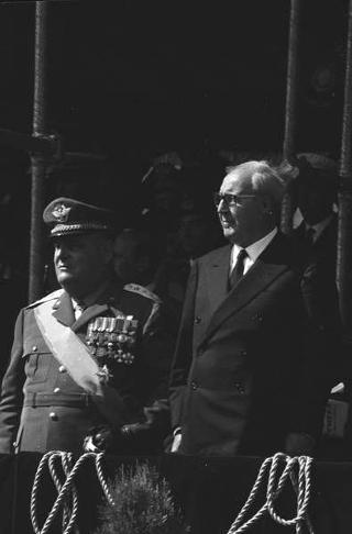 II Presidente della Repubblica Giuseppe Saragat durante la parata militare in occasione della Festa della Repubblica