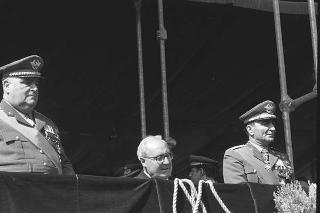 II Presidente della Repubblica Giuseppe Saragat durante la parata militare in occasione della Festa della Repubblica