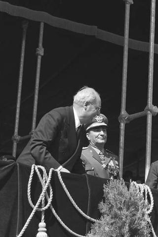 II Presidente della Repubblica Giuseppe Saragat durante la parata militare in occasione della Festa della Repubblica