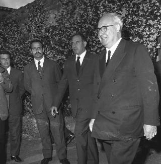 Il Presidente della Repubblica Giuseppe Saragat si reca a votare