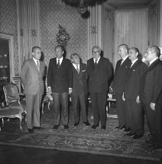 Il Presidente della Repubblica Giuseppe Saragat riceve in udienza l'on.Giuseppe Pella, con Giuliano Magnoni, Presidente del Comitato interconfederale per il turismo e i componenti il Comitato per fare omaggio del volume degli atti del Congresso sui problemi economici del turismo, con Gianmatteo Matteotti