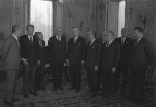Il Presidente della Repubblica Giuseppe Saragat riceve in udienza l'on.Giuseppe Pella, con Giuliano Magnoni, Presidente del Comitato interconfederale per il turismo e i componenti il Comitato per fare omaggio del volume degli atti del Congresso sui problemi economici del turismo, con Gianmatteo Matteotti