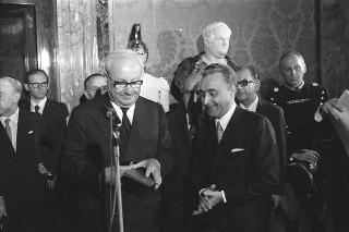 Incontro del Presidente Saragat con Umberto Ortolani, Presidente del Comitato promotore del Congresso mondiale della stampa italiana all'estero