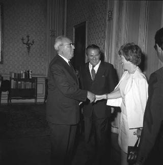 TIl Presidente della Repubblica Giuseppe Saragat riceve in udienza Toma Granfil, membro del Consiglio Esecutivo Federale della Repubblica Socialista Federativa di Jugoslavia, accompagnato da Mario Zagari, Ministro del commercio con l'estero