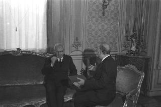 Incontro del Presidente della Repubblica Giuseppe Saragat con Vanni Buscemi Montana per la consegna di un'onorificenza