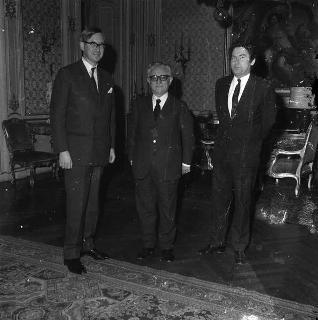 Il Presidente della Repubblica Giovanni Leone con William Rees-Mogg, direttore del &quot;Times&quot; e Peter Nichols, corrispondente del &quot;Times&quot;
