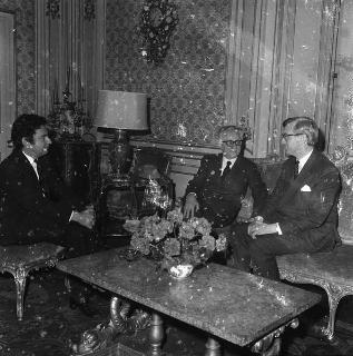 Il Presidente della Repubblica Giovanni Leone con William Rees-Mogg, direttore del &quot;Times&quot; e Peter Nichols, corrispondente del &quot;Times&quot;