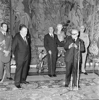 Il Presidente della Repubblica Giovanni Leone durante la visita delle Delegazioni partecipanti al Convegno dei Comitati permanenti di contatto tra le Corti dei Conti dei Paesi membri delle Comunità Europee