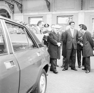 Pier Giovanni Bella e Roberto Caravaggi, rispettivamente amministratore delegato e direttore generale della Leyland Innocenti, per presentare le nuove autovetture &quot;Regent 1300/1500&quot;