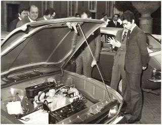Pier Giovanni Bella e Roberto Caravaggi, rispettivamente amministratore delegato e direttore generale della Leyland Innocenti, per presentare le nuove autovetture &quot;Regent 1300/1500&quot;