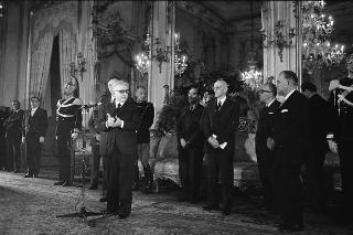 Il Presidente della Repubblica Giovanni Leone incontra Mario Toros, Ministro per i problemi delle Regioni, e Lodovico Montini, presidente del Fondo delle Nazioni Unite per l'infanzia, con i partecipanti alla riunione dell'UNICEF