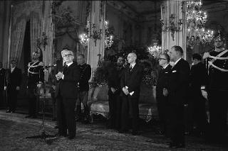 Il Presidente della Repubblica Giovanni Leone incontra Mario Toros, Ministro per i problemi delle Regioni, e Lodovico Montini, presidente del Fondo delle Nazioni Unite per l'infanzia, con i partecipanti alla riunione dell'UNICEF