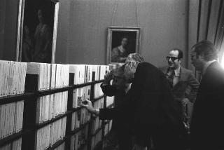 Il Presidente della Repubblica Giovanni Leone l'Editore Giorgio Mondadori, per presentare la Collana "Oscar Mondadori"