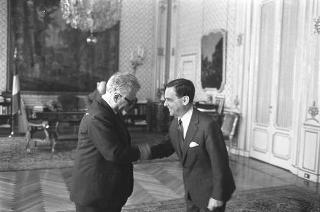 Incontro del Presidente della Repubblica Giovanni Leone con Klaus Goldschlag, ambasciatore del Canada per fare omaggio di una serie numismatica commemorativa che verrà emessa per i Giochi Olimpici di Montreal 1976