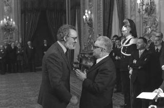 Il Presidente della Repubblica Giovanni Leone incontra Vincitori del XXII Premio internazionale di giornalismo "Saint Vincent"