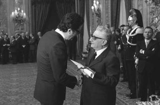 Il Presidente della Repubblica Giovanni Leone incontra Vincitori del XXII Premio internazionale di giornalismo "Saint Vincent"