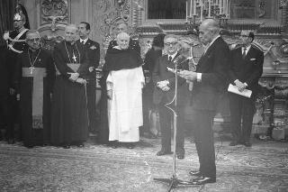 Padre Aniceto Fernandez, Maestro generale dell'Ordine dei frati predicatori, con i partecipanti al Congresso per il VII centenario della morte di S. Tommaso d'Aquino