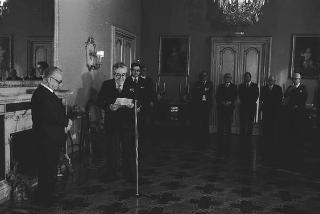 Il Presidente della Repubblica Giovanni Leone incontra Vittorio Ciampi, direttore della Rivista "Nuovo Mezzogiorno", con i vincitori, gli organizzatori e le commissioni giudicatrici dei premi "Nuovo Mezzogiorno" per il 1974