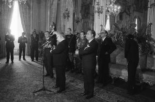 Il Presidente della Repubblica Giovanni Leone incontra Umberto Ortolani, presidente della Federazione mondiale della stampa italiana all'estero, con editori e direttori della stampa italiana all'estero