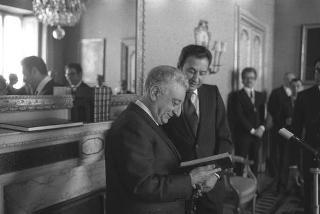 Incontro del Presidente della Repubblica Giovanni Leone con Luigi Torino, presidente dell'Ente provinciale per il turismo di Napoli, con il Consiglio d'amministrazione