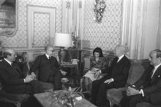 Colloquio del Presidente della Repubblica Giovanni Leone con Maurice Couve de Murville, presidente della Commissione esteri della Camera dei deputati francese, accompagnato da Carlo Russo, presidente della Commissione esteri di Montecitorio e dall'ambasciatore di Francia a Roma, François Puaux