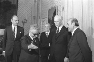 Colloquio del Presidente della Repubblica Giovanni Leone con Maurice Couve de Murville, presidente della Commissione esteri della Camera dei deputati francese, accompagnato da Carlo Russo, presidente della Commissione esteri di Montecitorio e dall'ambasciatore di Francia a Roma, François Puaux