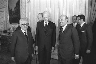 Colloquio del Presidente della Repubblica Giovanni Leone con Maurice Couve de Murville, presidente della Commissione esteri della Camera dei deputati francese, accompagnato da Carlo Russo, presidente della Commissione esteri di Montecitorio e dall'ambasciatore di Francia a Roma, François Puaux