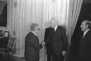 Colloquio del Presidente della Repubblica Giovanni Leone con Maurice Couve de Murville, presidente della Commissione esteri della Camera dei deputati francese, accompagnato da Carlo Russo, presidente della Commissione esteri di Montecitorio e dall'ambasciatore di Francia a Roma, François Puaux