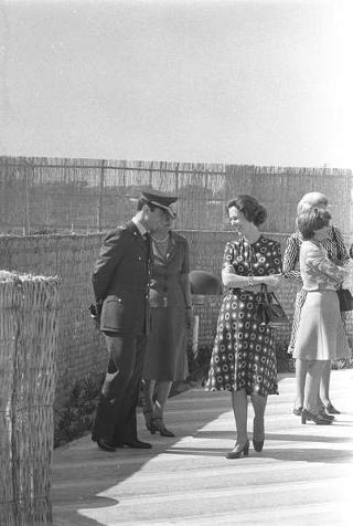 Il Presidente della Repubblica Giovanni Leone e la signora Vittoria Leone ricevono in visita privata a Castelporziano LL. MM. il Re del Belgio Baldovino e la Regina Fabiola