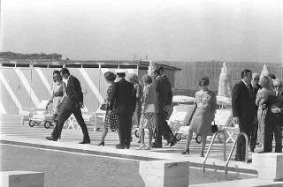 Il Presidente della Repubblica Giovanni Leone e la signora Vittoria Leone ricevono in visita privata a Castelporziano LL. MM. il Re del Belgio Baldovino e la Regina Fabiola