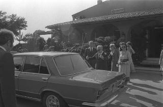 Il Presidente della Repubblica Giovanni Leone e la signora Vittoria Leone ricevono in visita privata a Castelporziano LL. MM. il Re del Belgio Baldovino e la Regina Fabiola