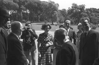 Il Presidente della Repubblica Giovanni Leone e la signora Vittoria Leone ricevono in visita privata a Castelporziano LL. MM. il Re del Belgio Baldovino e la Regina Fabiola