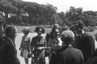 Il Presidente della Repubblica Giovanni Leone e la signora Vittoria Leone ricevono in visita privata a Castelporziano LL. MM. il Re del Belgio Baldovino e la Regina Fabiola