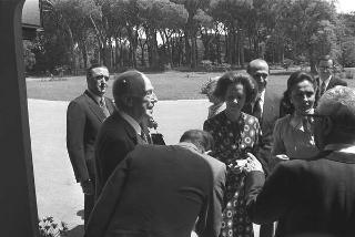 Il Presidente della Repubblica Giovanni Leone e la signora Vittoria Leone ricevono in visita privata a Castelporziano LL. MM. il Re del Belgio Baldovino e la Regina Fabiola