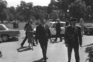 Il Presidente della Repubblica Giovanni Leone e la signora Vittoria Leone ricevono in visita privata a Castelporziano LL. MM. il Re del Belgio Baldovino e la Regina Fabiola