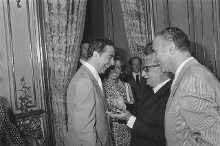 Il Presidente della Repubblica Giovanni Leone incontra il Giudice Edward D. Re, presidente della "American Justinian Society of Jurists", con un gruppo di giuristi dell'Associazione