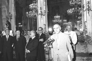 Il Presidente della Repubblica Giovanni Leone incontra il Giudice Edward D. Re, presidente della "American Justinian Society of Jurists", con un gruppo di giuristi dell'Associazione